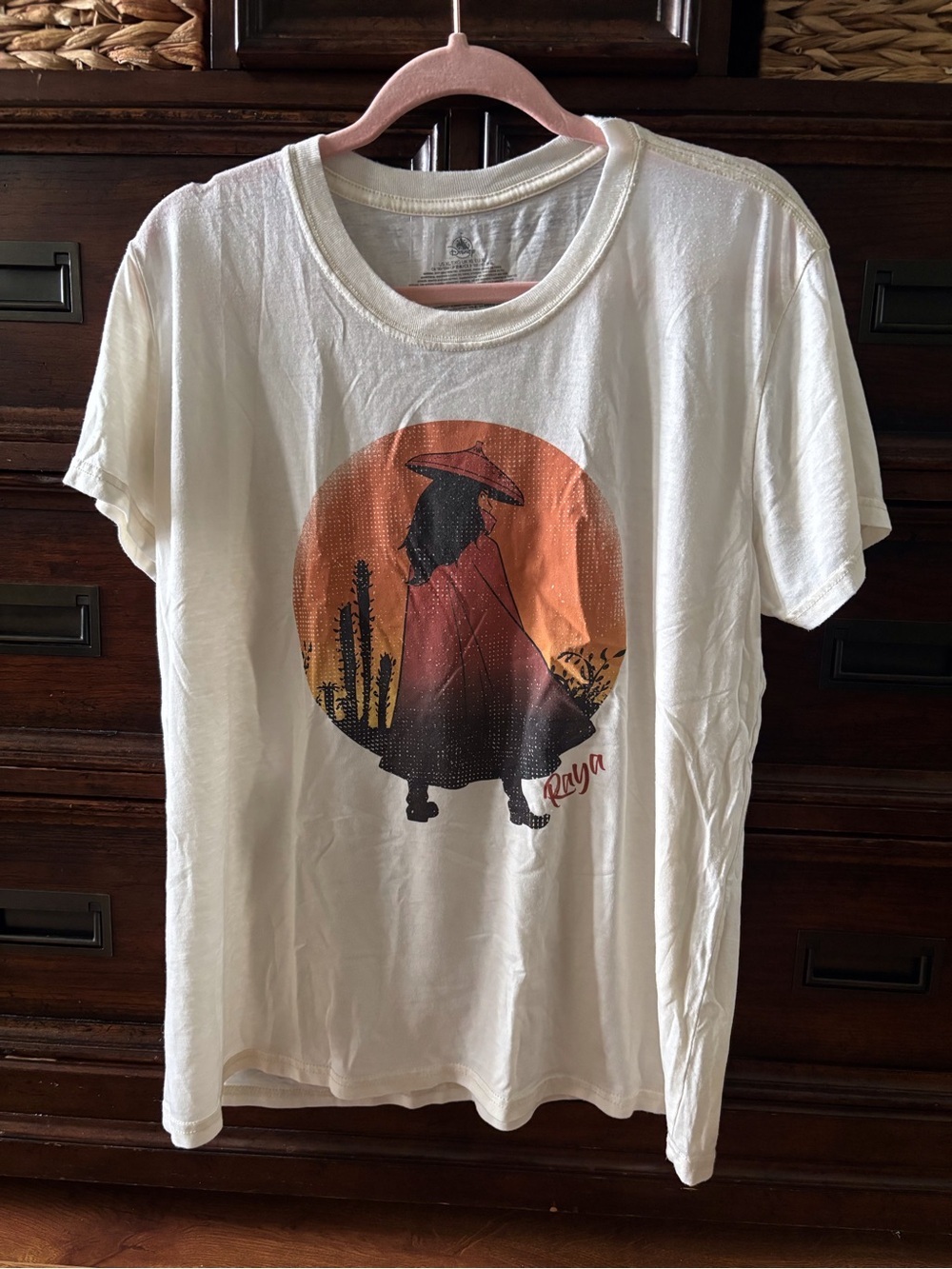 Disney Raya and the Last Dragon Graphic tee in size XL